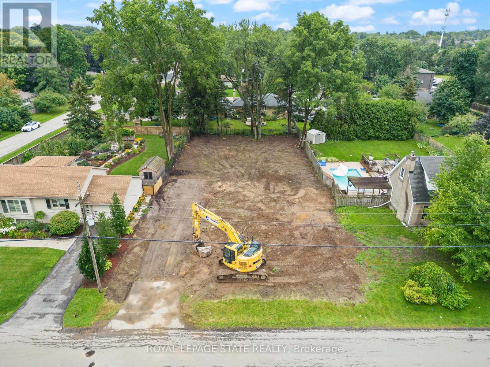 28 Calvin St, Hamilton, ON L9G 2G3