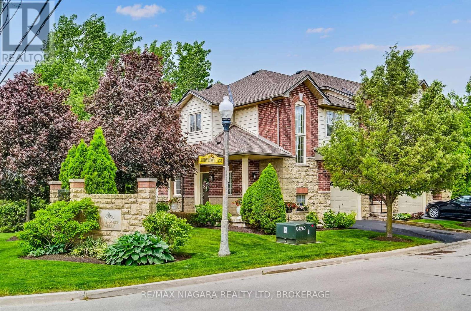 16 5 Liddycoat Ln, Hamilton, ON L9G 0A7