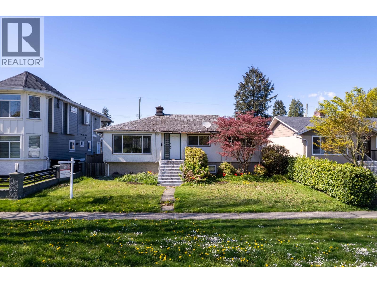 7975 16th Avenue, Burnaby, BC V3N 1R4