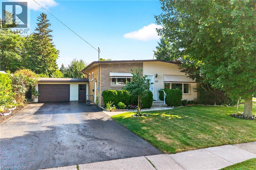 4542 Nancy Dr, Niagara Falls, ON L2E 5L3