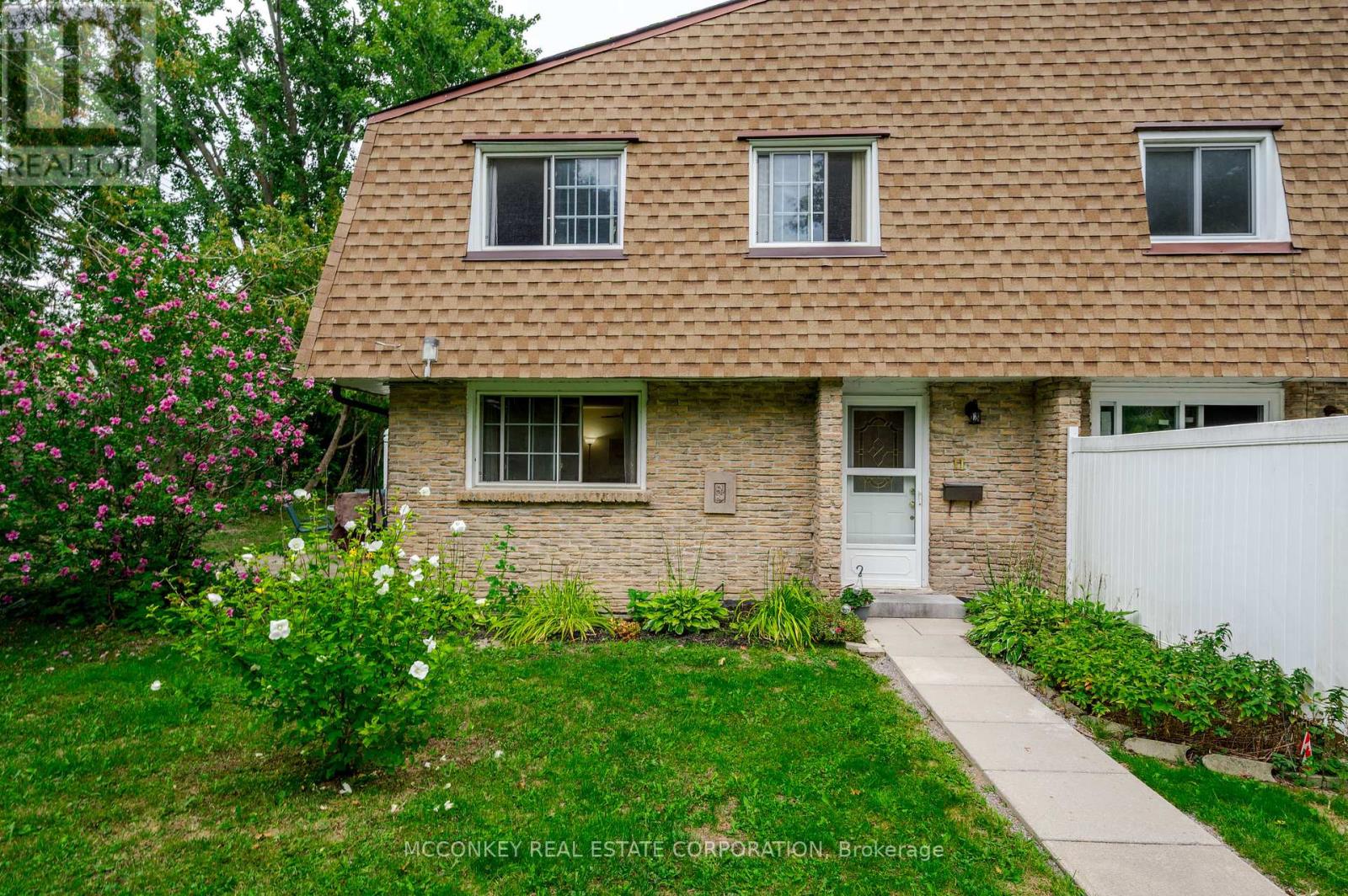 740 Chamberlain St Ward 1 St, Peterborough, ON K9J 4M3