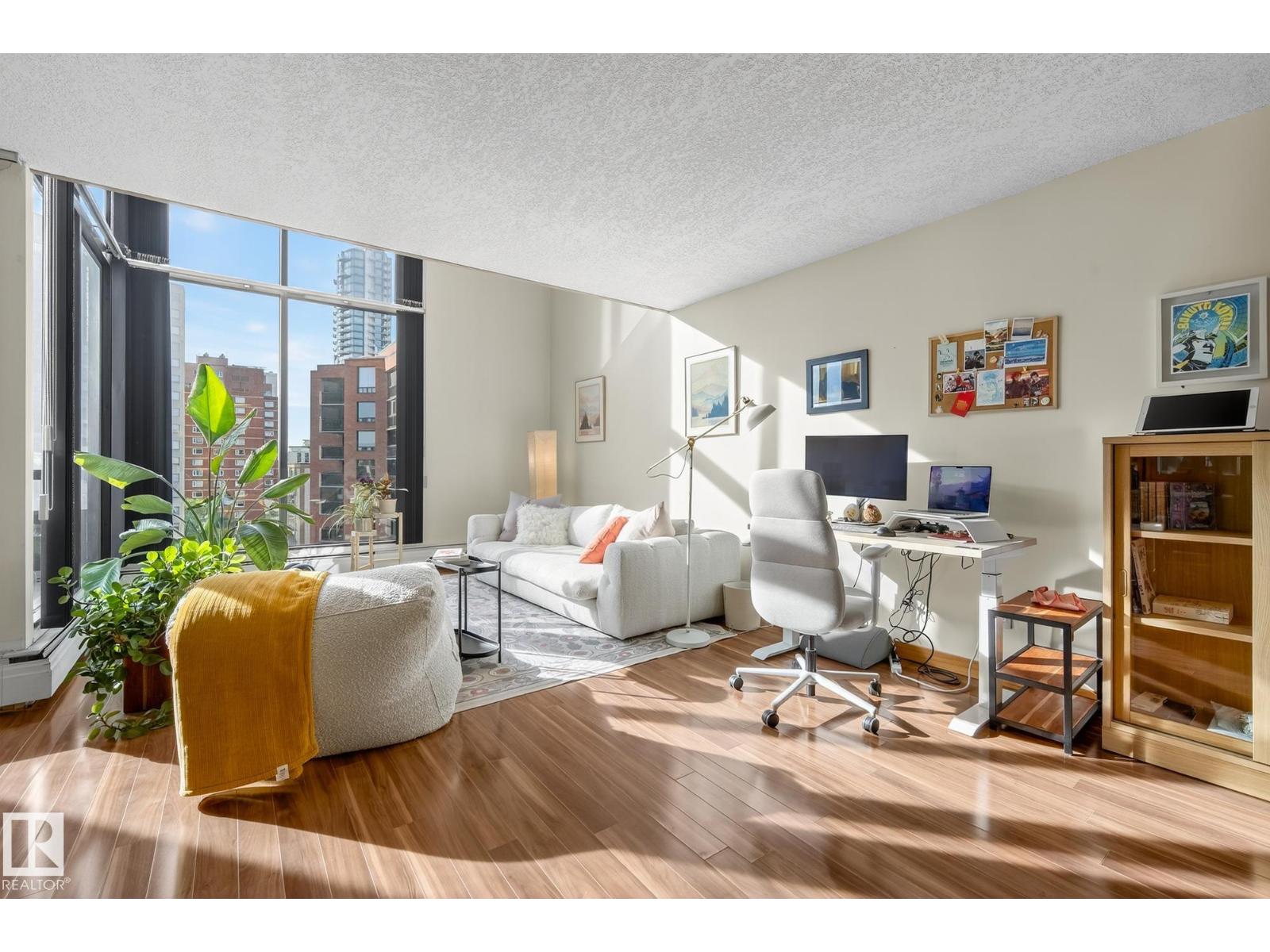 10045 118 Street Northwest #1004, Edmonton, AB T5K 2K2