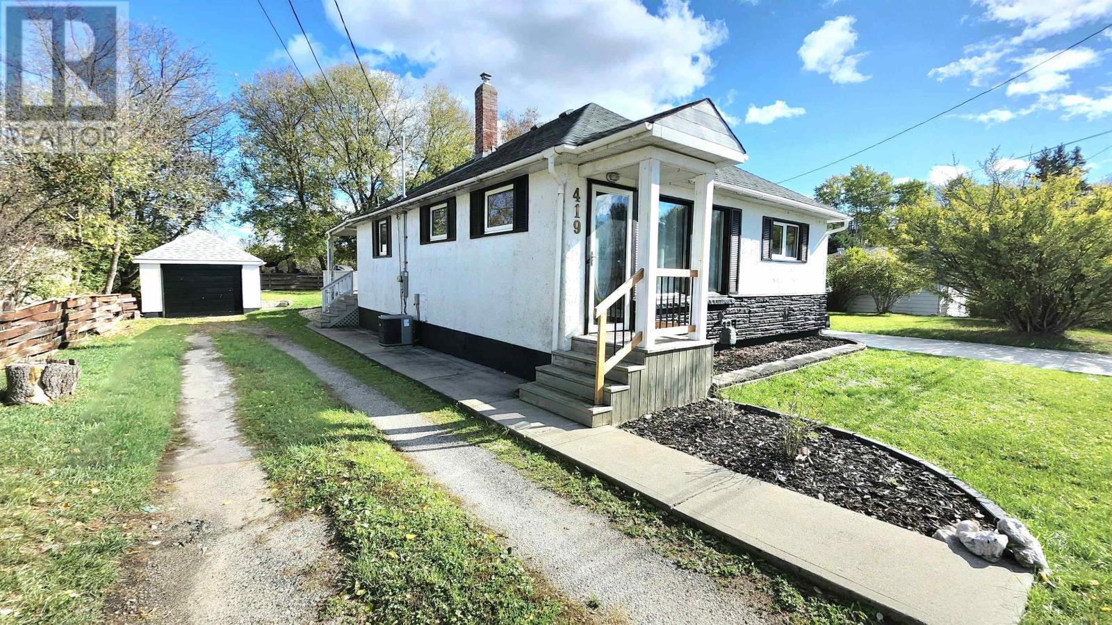 419 River St, Keewatin, ON P0X 1C0