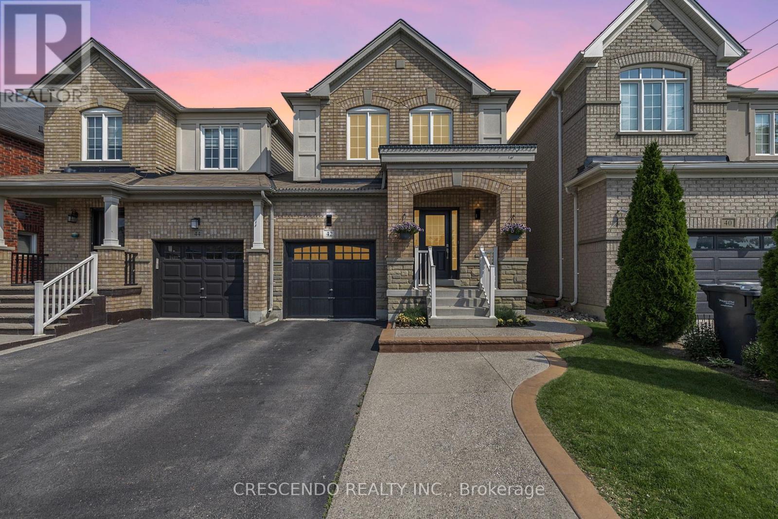 42 Napoleon Cres, Brampton, ON L6P 3K5