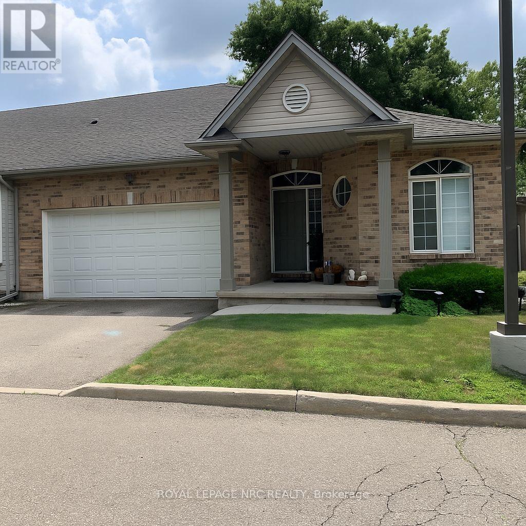 18 5200 Dorchester Rd, Niagara Falls, ON L2E 7M6
