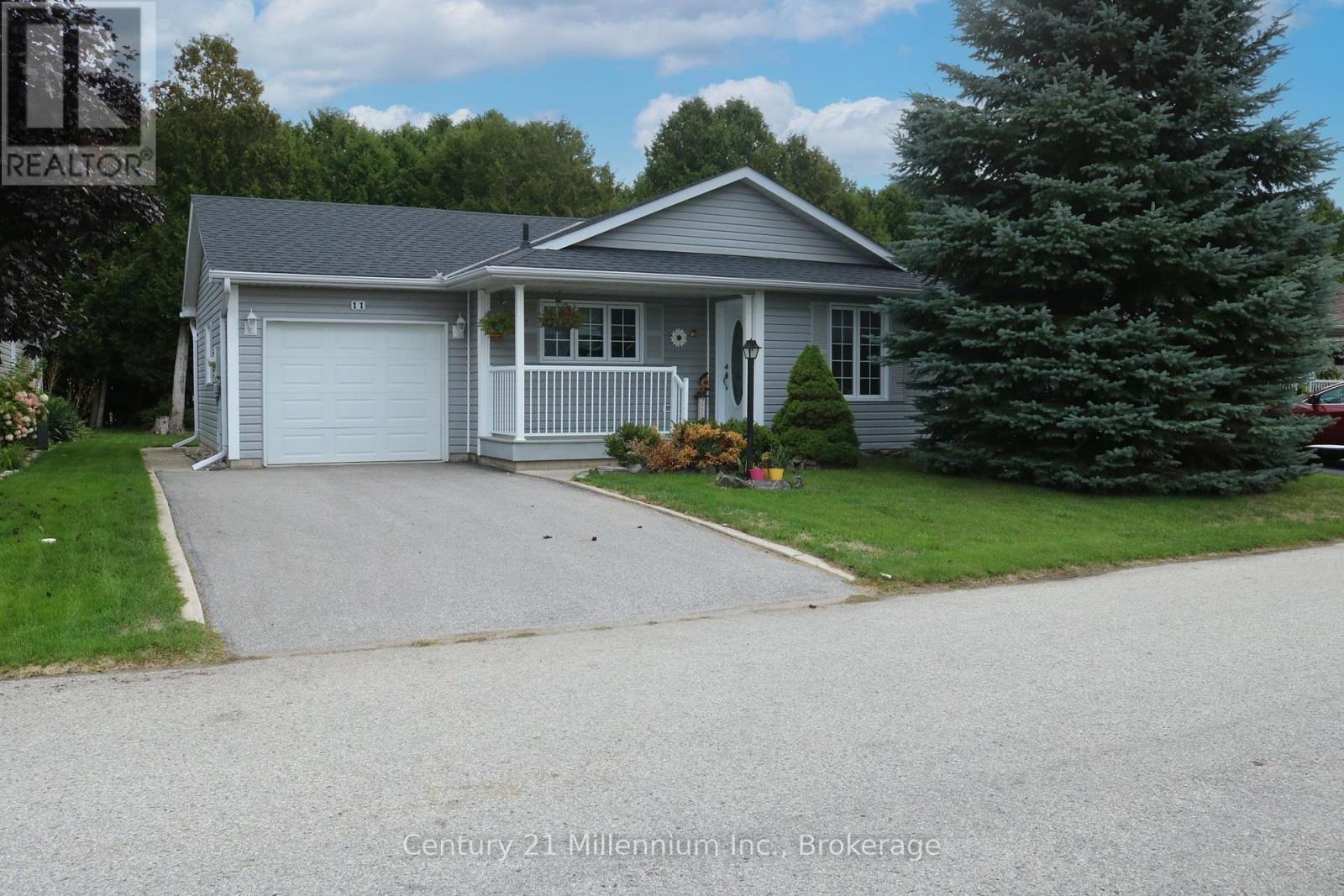 11 Virginia Ave, Wasaga Beach, ON L9Z 3A8