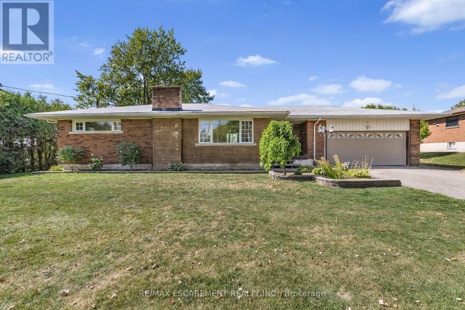 585 Fifth Rd E, Hamilton, ON L8J 3K9