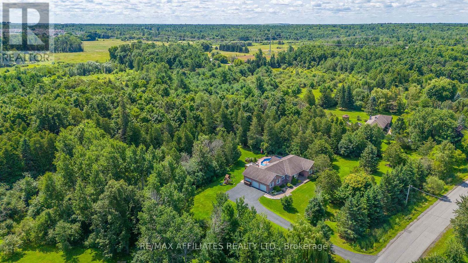 14 Panandrick View Dr, Ottawa, ON K2W 1A5