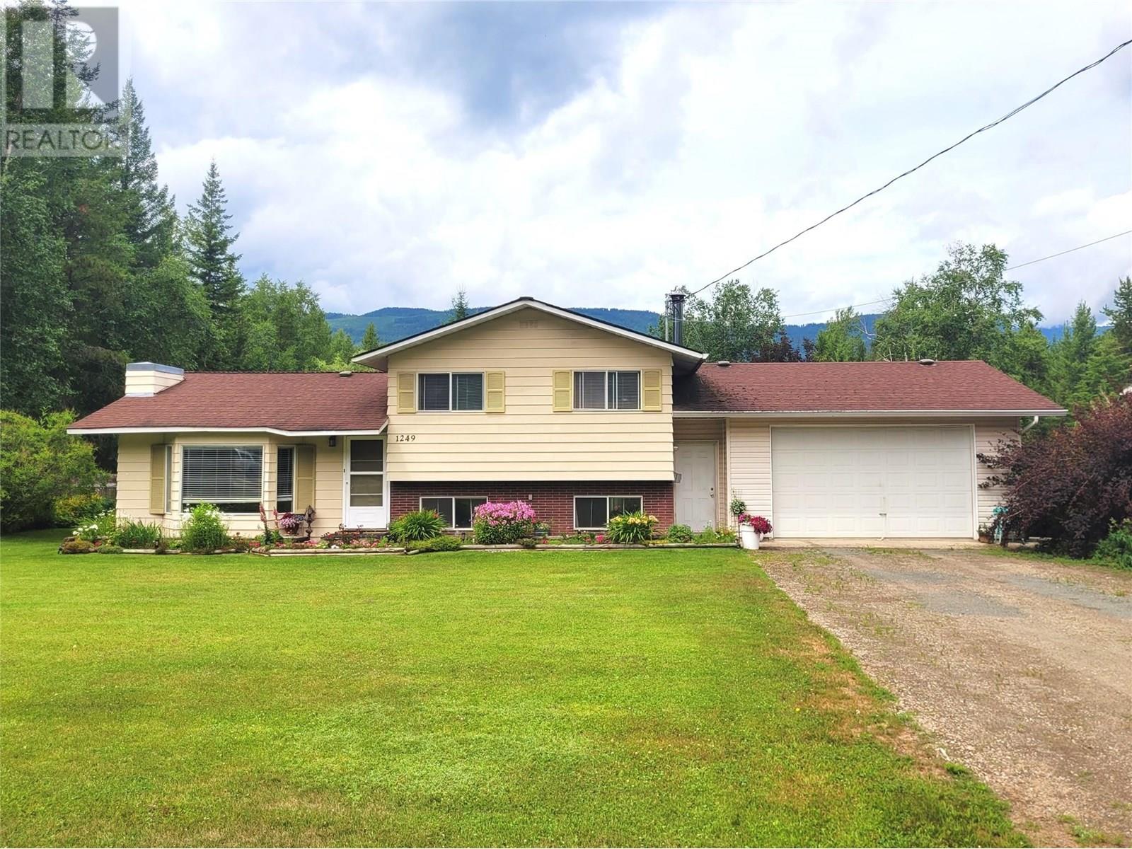 1249 Thompson Dr, Clearwater, BC V0E 1N0