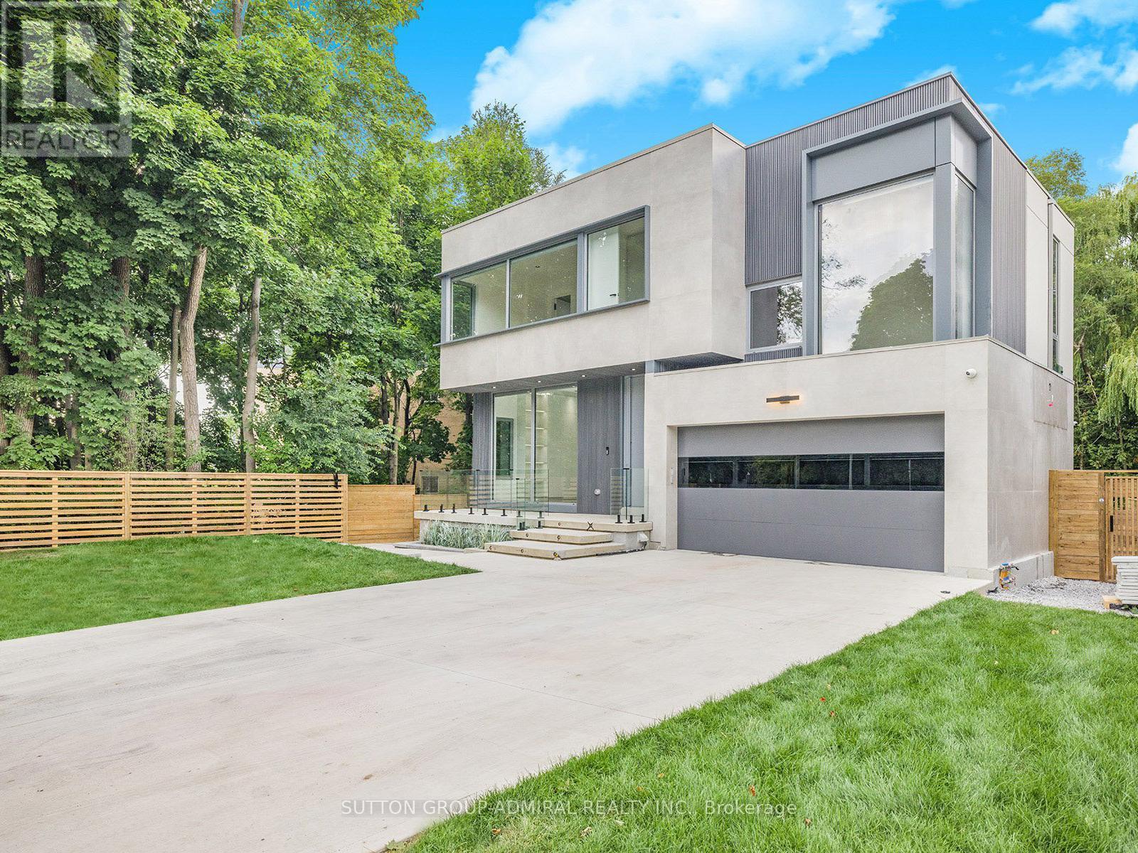 157 Old Forest Hill Rd, Toronto, ON M5N 2N7