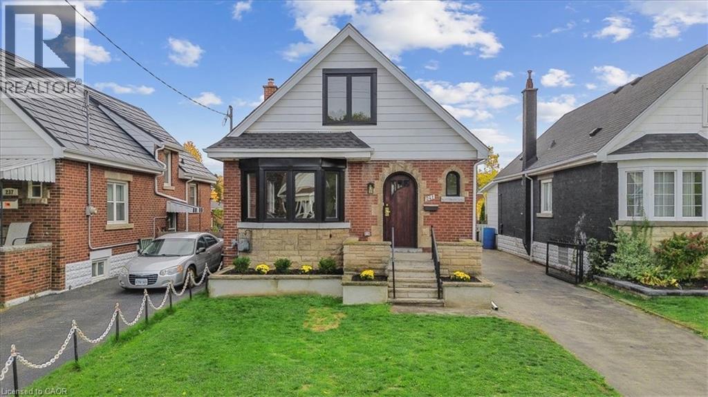 241 Huxley Ave S, Hamilton, ON L8K 2R2