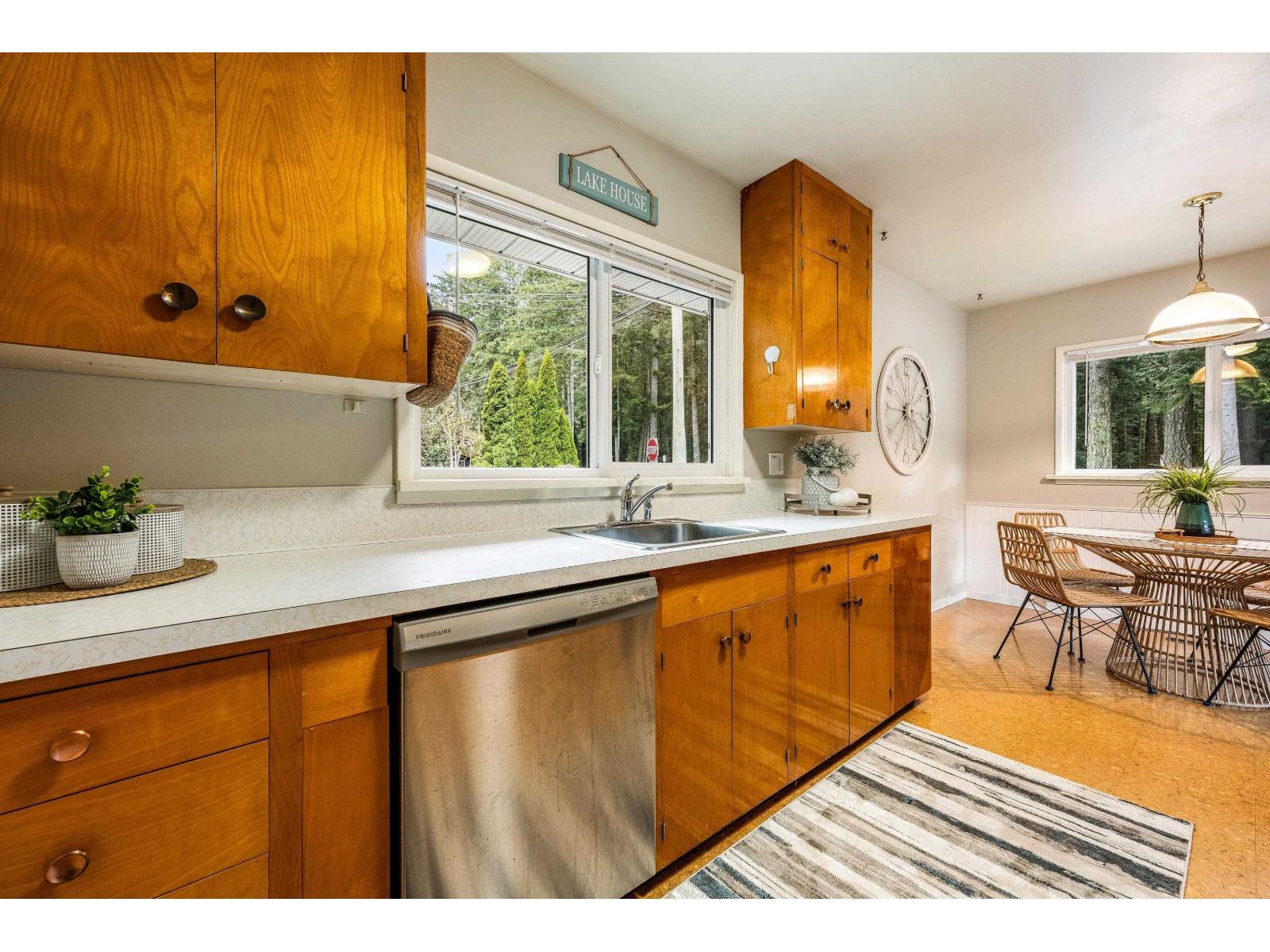 404 Birch Streetcultus Lk N, Cultus Lake, BC V2R 4Z3