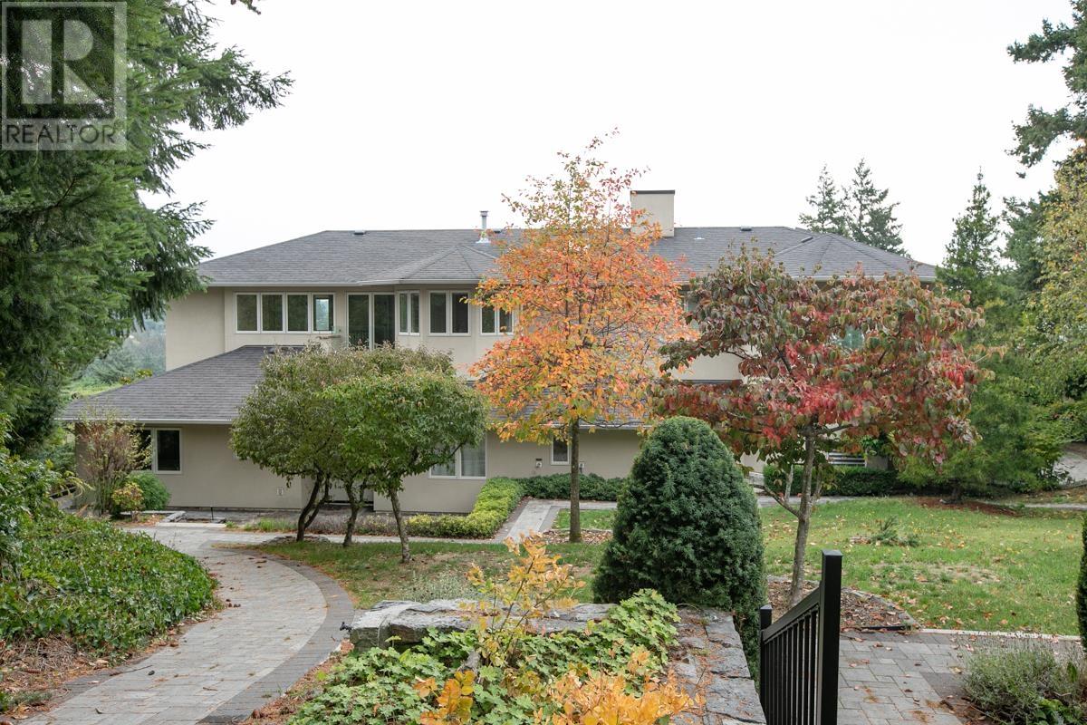6220 Summit Ave, West Vancouver, BC V7W 1Y2