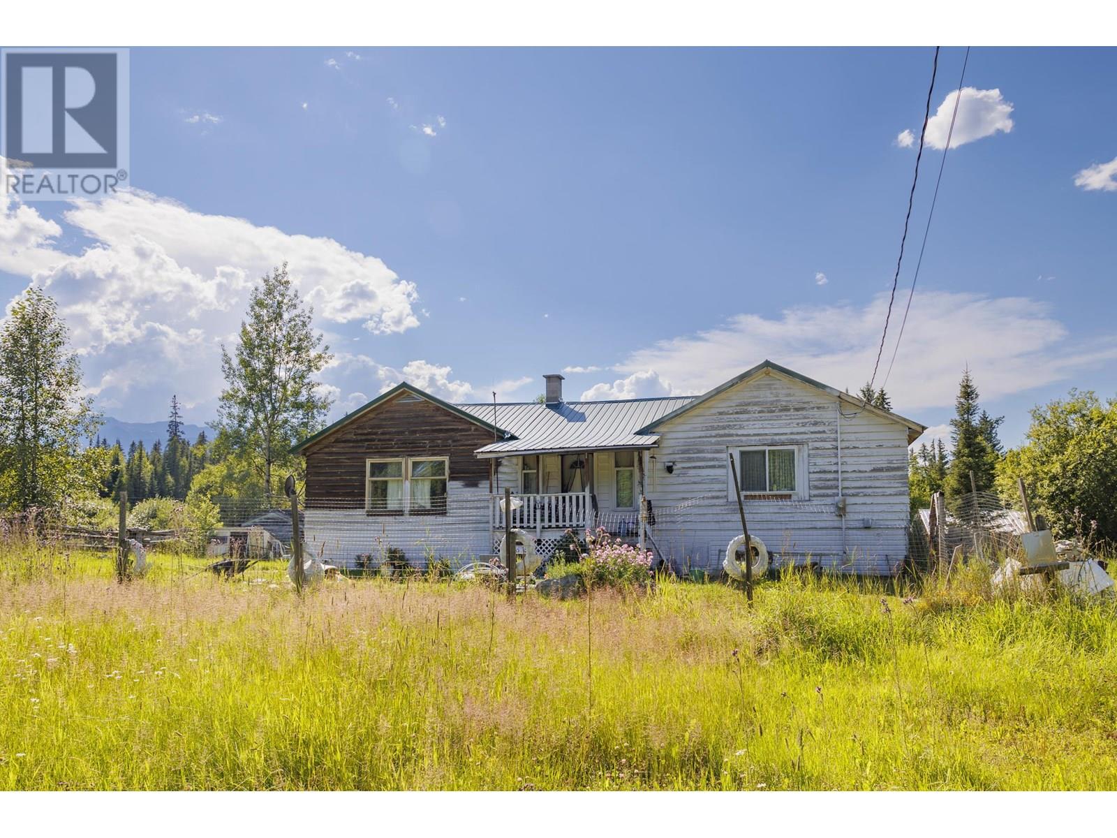 8189 Loos Rd, Mcbride, BC V0J 3E0