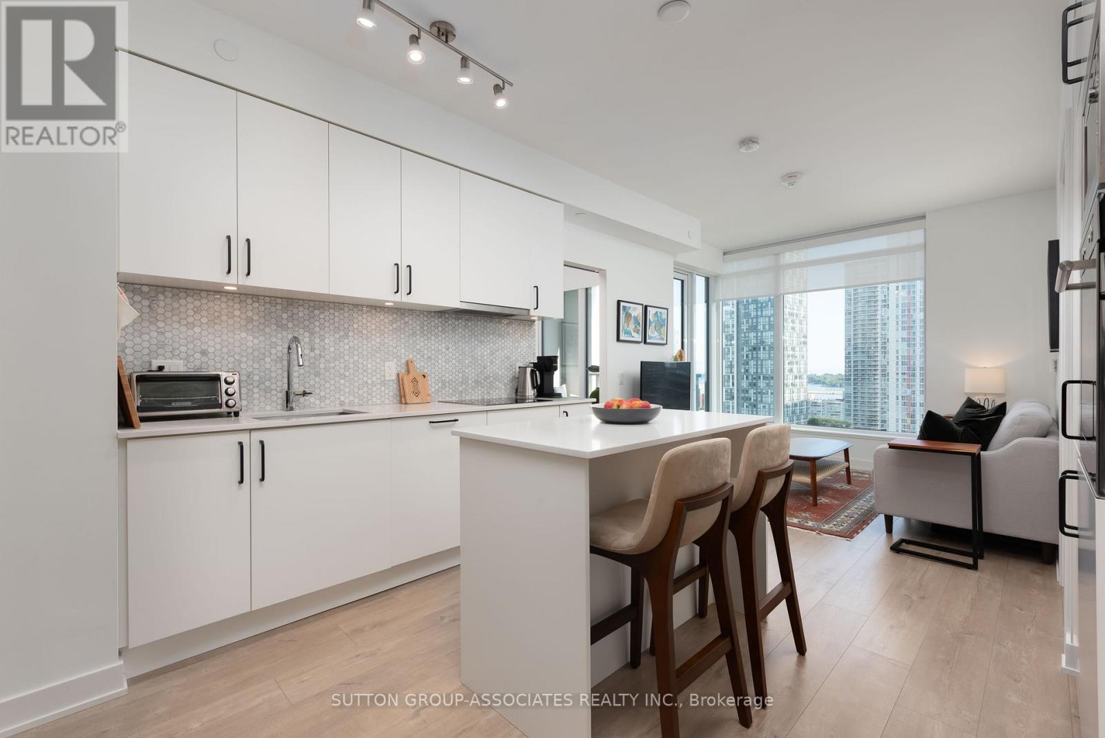 1702 576 Front St W, Toronto, ON M5V 1C1