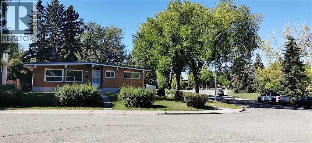 3727 Valdes Pl NW, Calgary, AB T2L 2A2