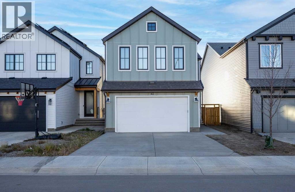 42 Savoy Lndg SE, Calgary, AB T3S 0E1
