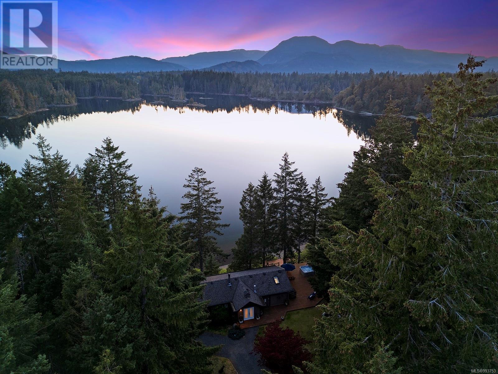 1120 Spider Lake Rd, Qualicum Beach, BC V9K 2L7