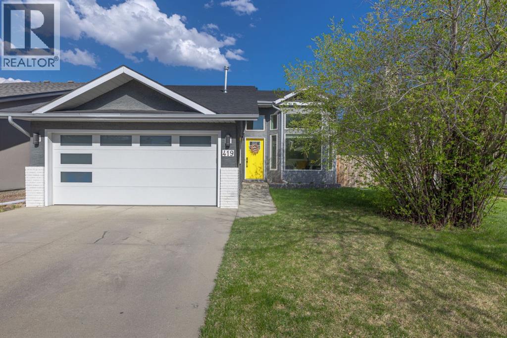 419 Millrise Dr SW, Calgary, AB T2Y 2M1