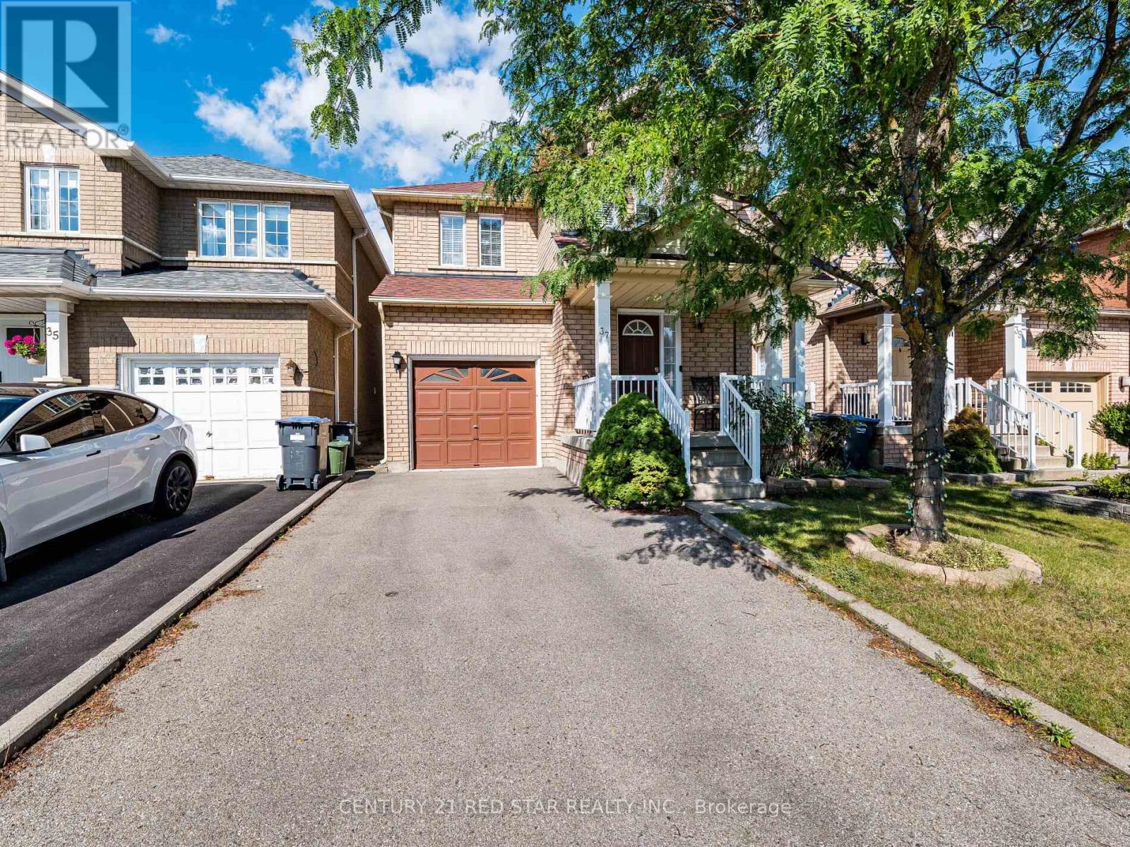 37 Oakmeadow Dr, Brampton, ON L7A 2M1