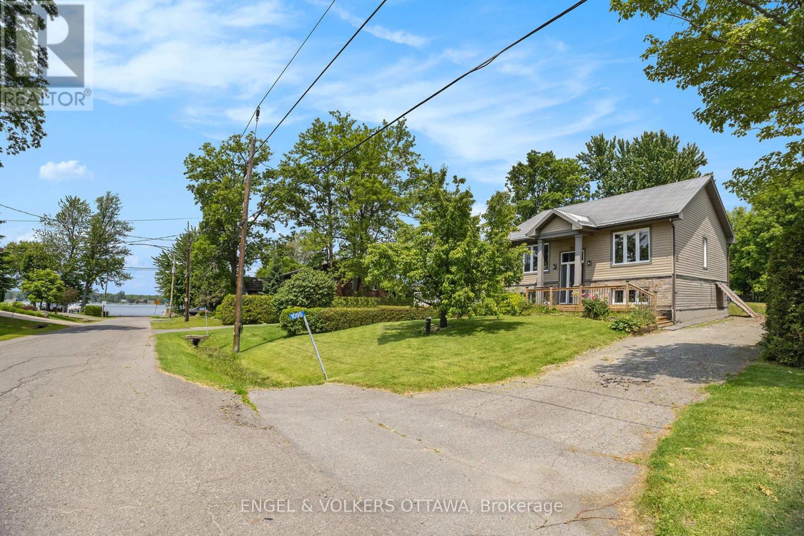 1095 Morin Rd, Ottawa, ON K4C 1A5