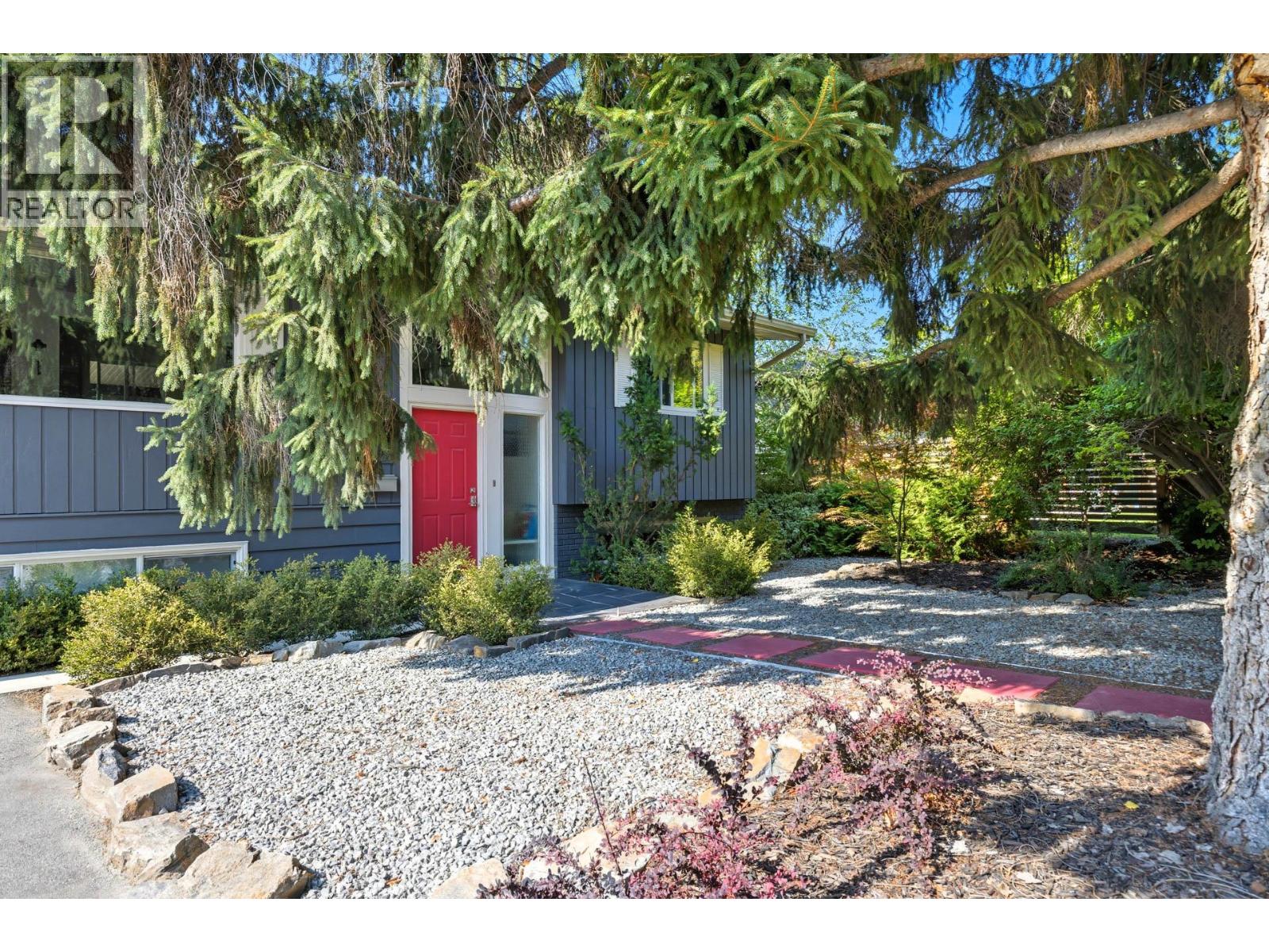 1112 Pinecrest Ln, Kelowna, BC V1Y 4L5