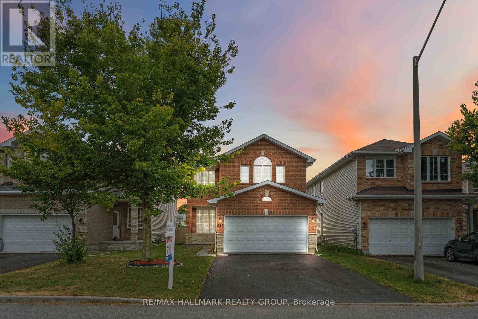 656 Everlasting Cres, Ottawa, ON K4A 0K3