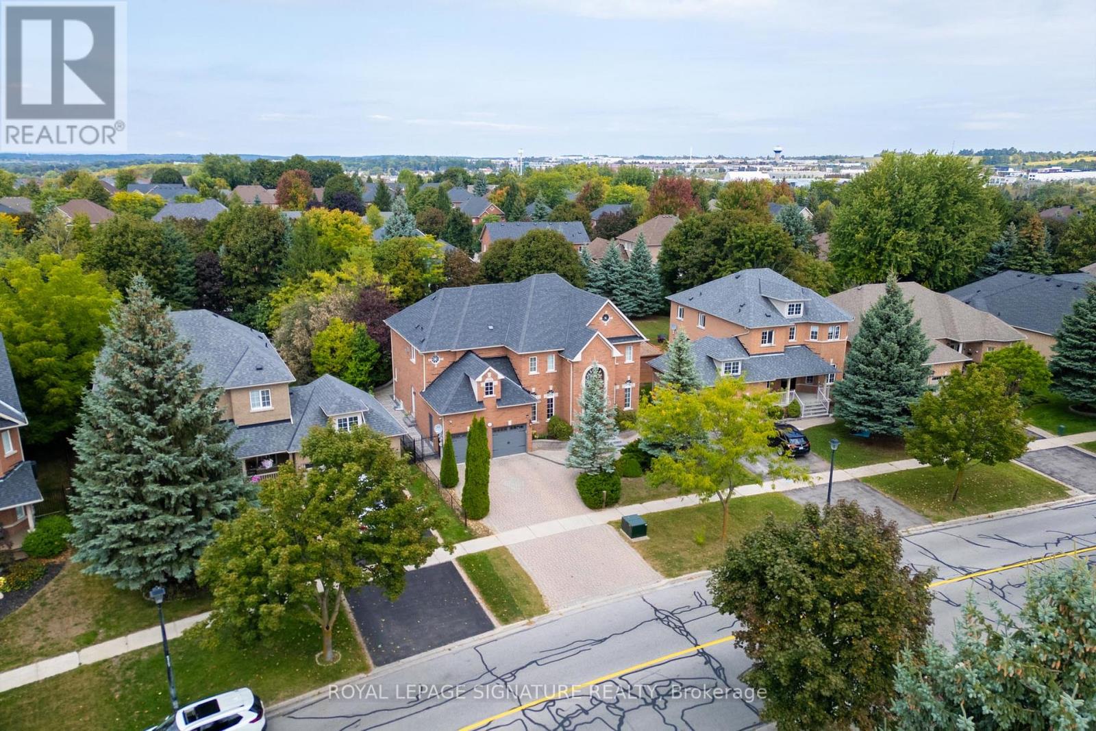 1067 Ivsbridge Blvd, Newmarket, ON L3X 1N3