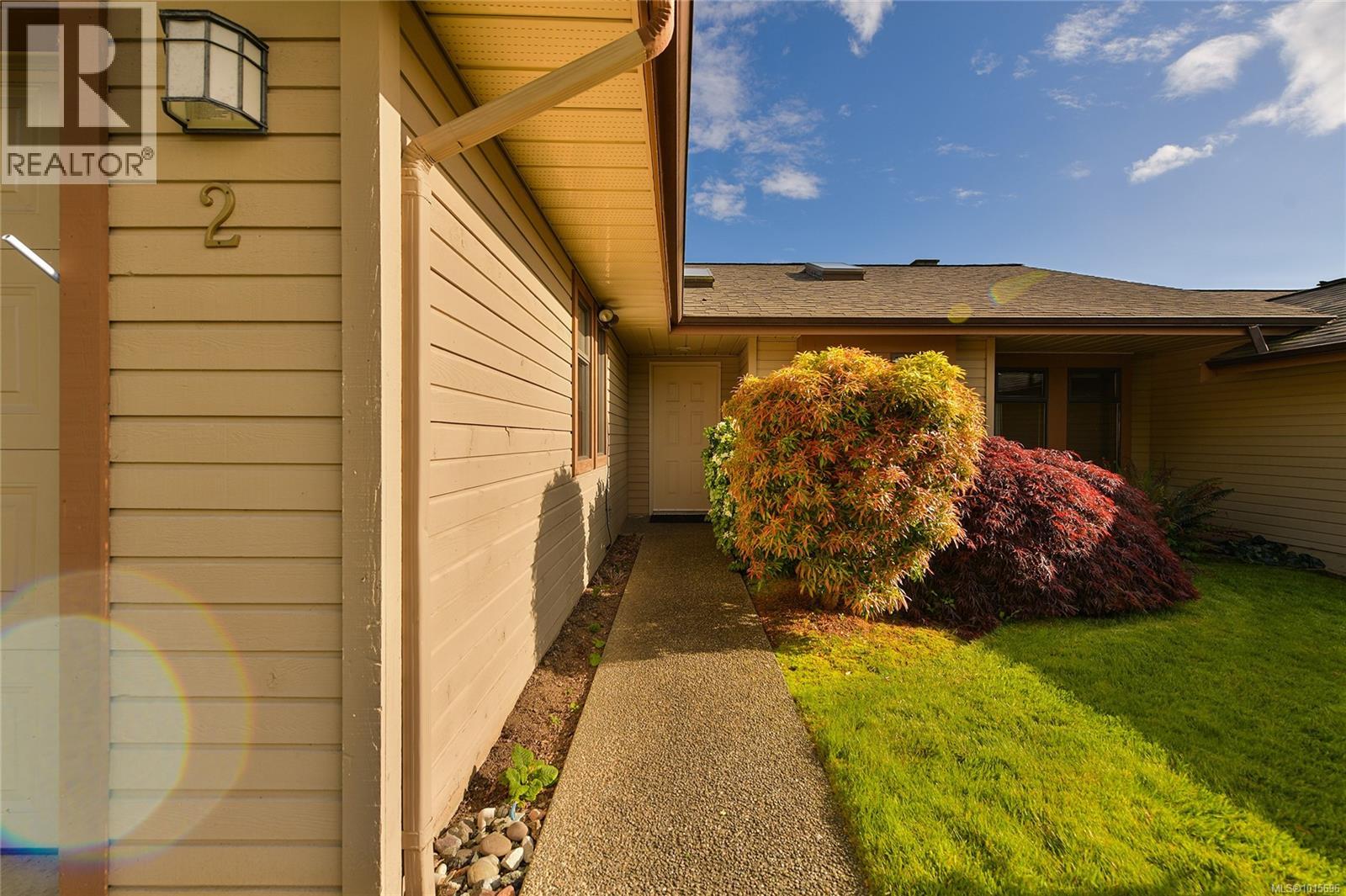 1144 Verdier Ave Unit 2 Ave, Central Saanich, BC V8M 1K2