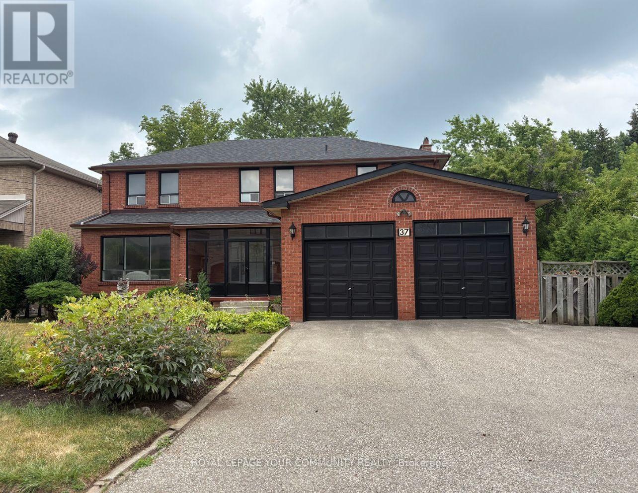 37 Mackay Dr, Richmond Hill, ON L4C 6N9