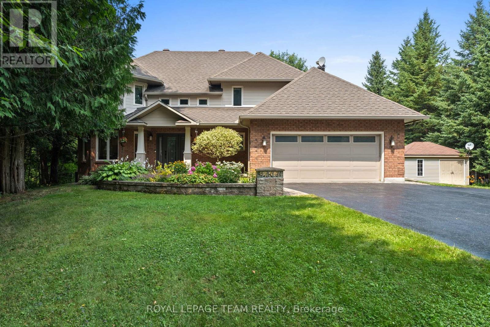 10 Weldale Dr, Ottawa, ON K2W 1A9