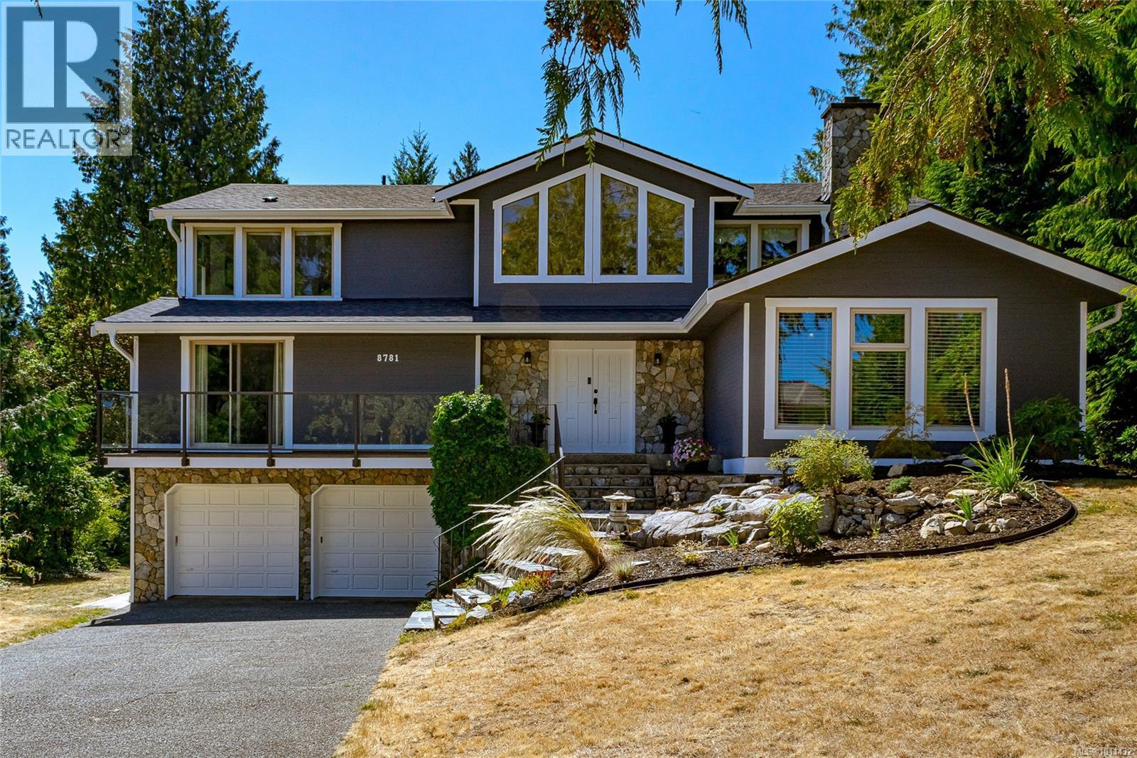 8781 Forest Park Dr, North Saanich, BC V8L 4E8