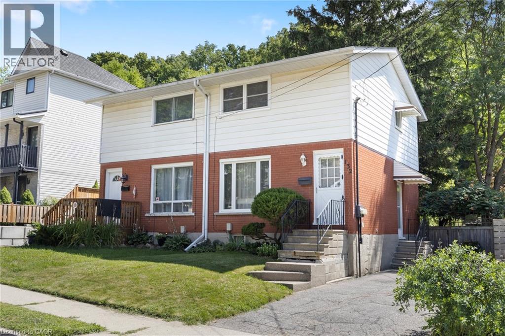 132 Maple St, Cambridge, ON N3C 1S5