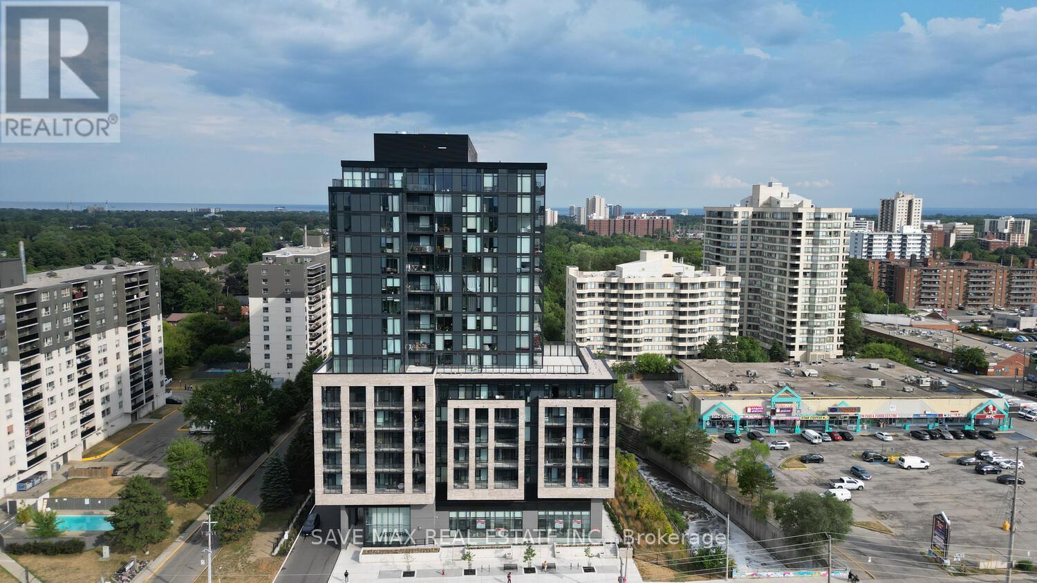916 86 Dundas St E, Mississauga, ON L5A 1W4