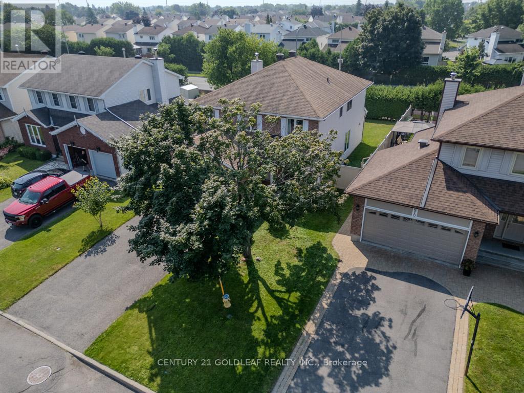 612 Chenier Way, Ottawa, ON K4A 1R1