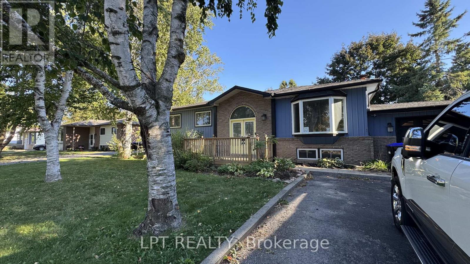 209 Sunset Cres, Innisfil, ON L9S 1J2