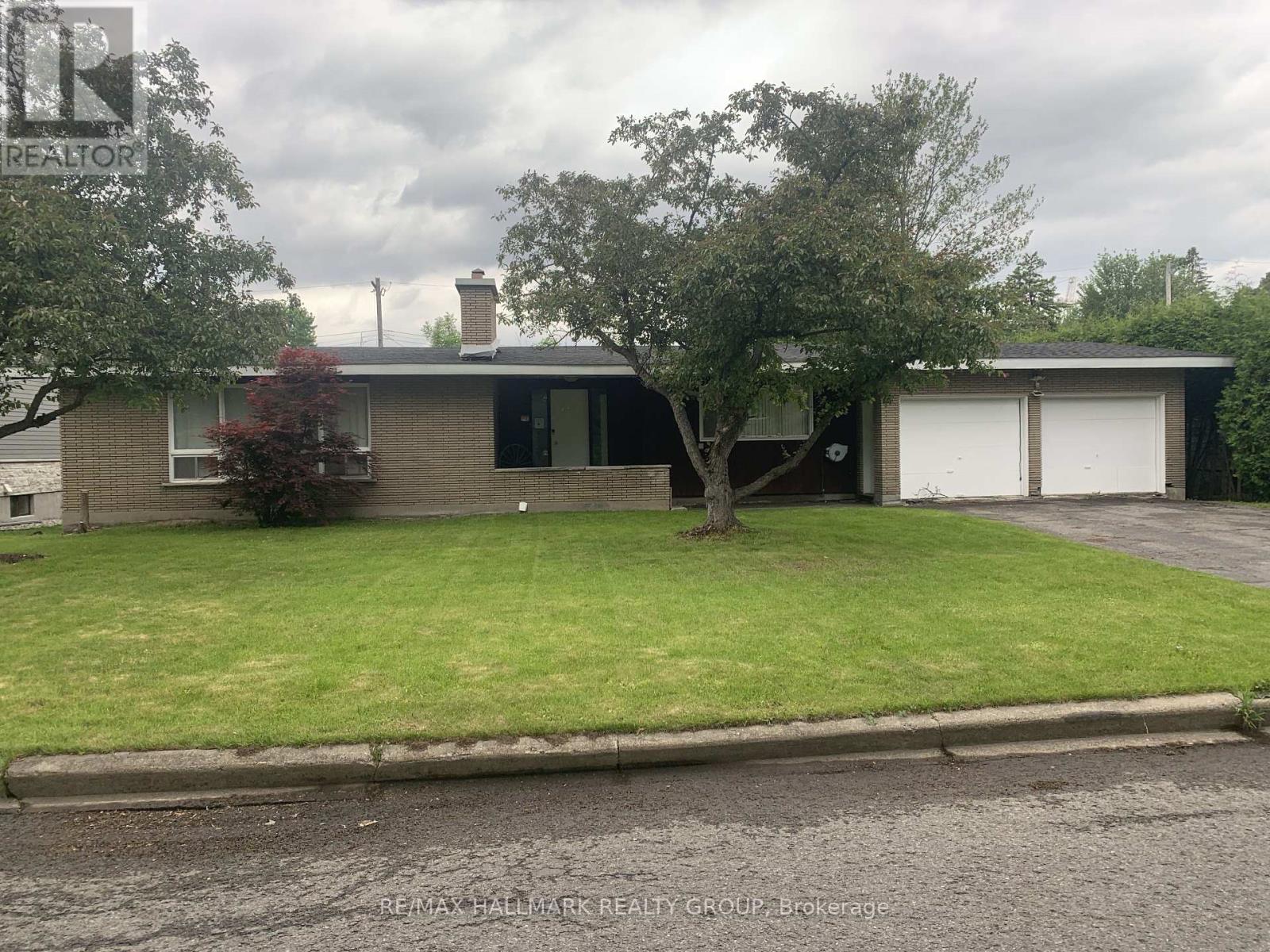 447 Roger Rd, Ottawa, ON K1H 5B7