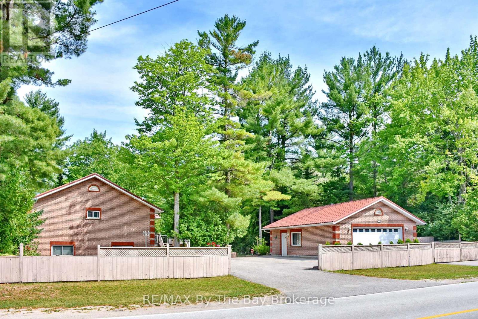 106 Deerbrook Dr, Wasaga Beach, ON L9Z 2M8