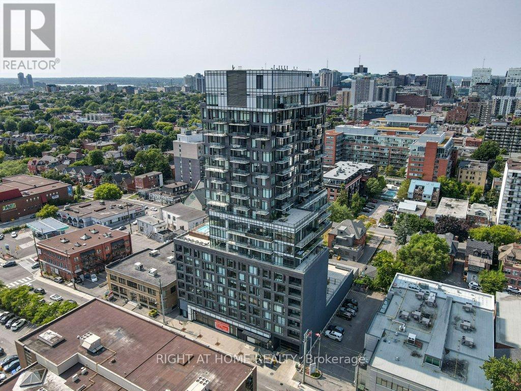 2002 203 Catherine St, Ottawa, ON K2P 1J5