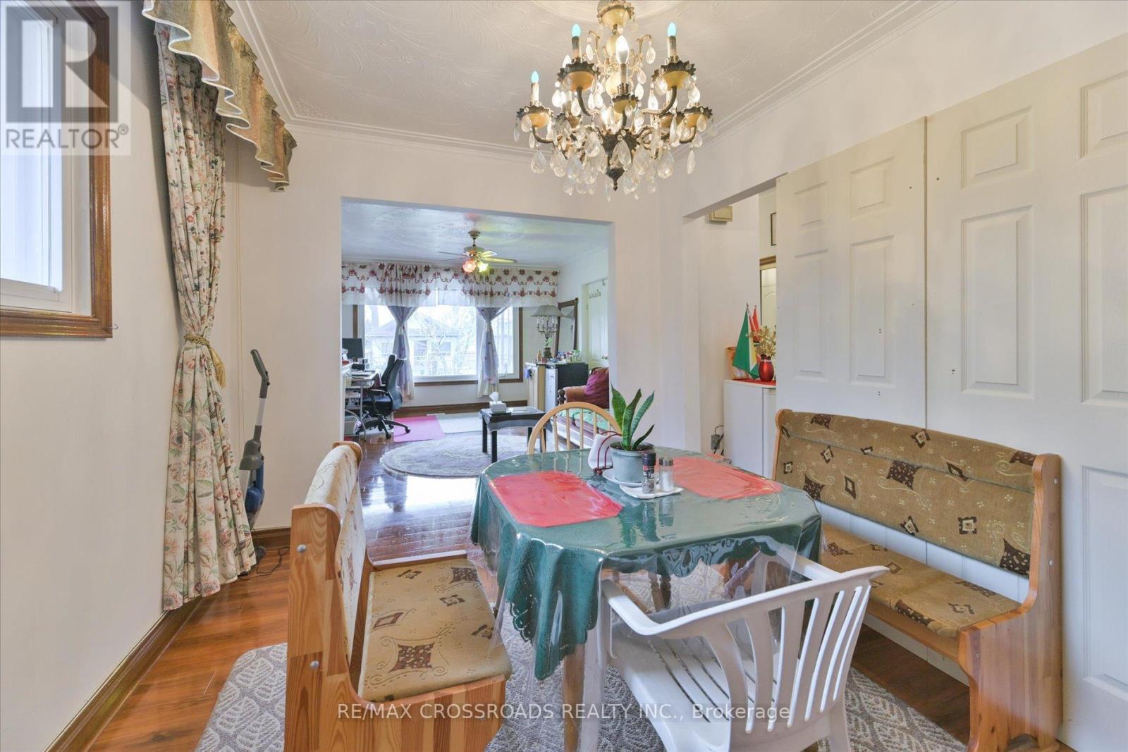 48 Phillip Ave, Toronto, ON M1N 3P9