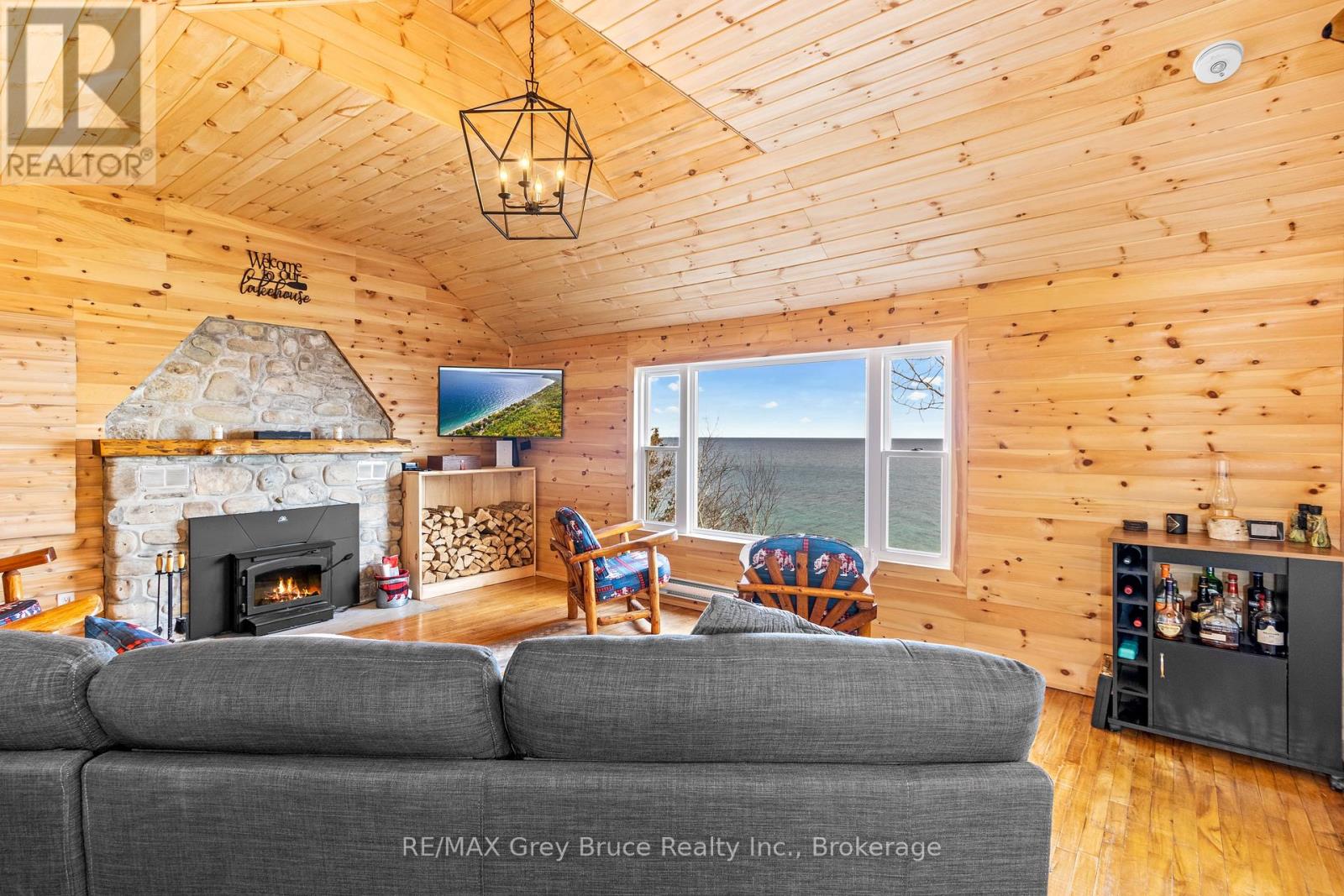 1132 Dyers Bay Rd, Northern Bruce Peninsula, ON N0H 1Z0