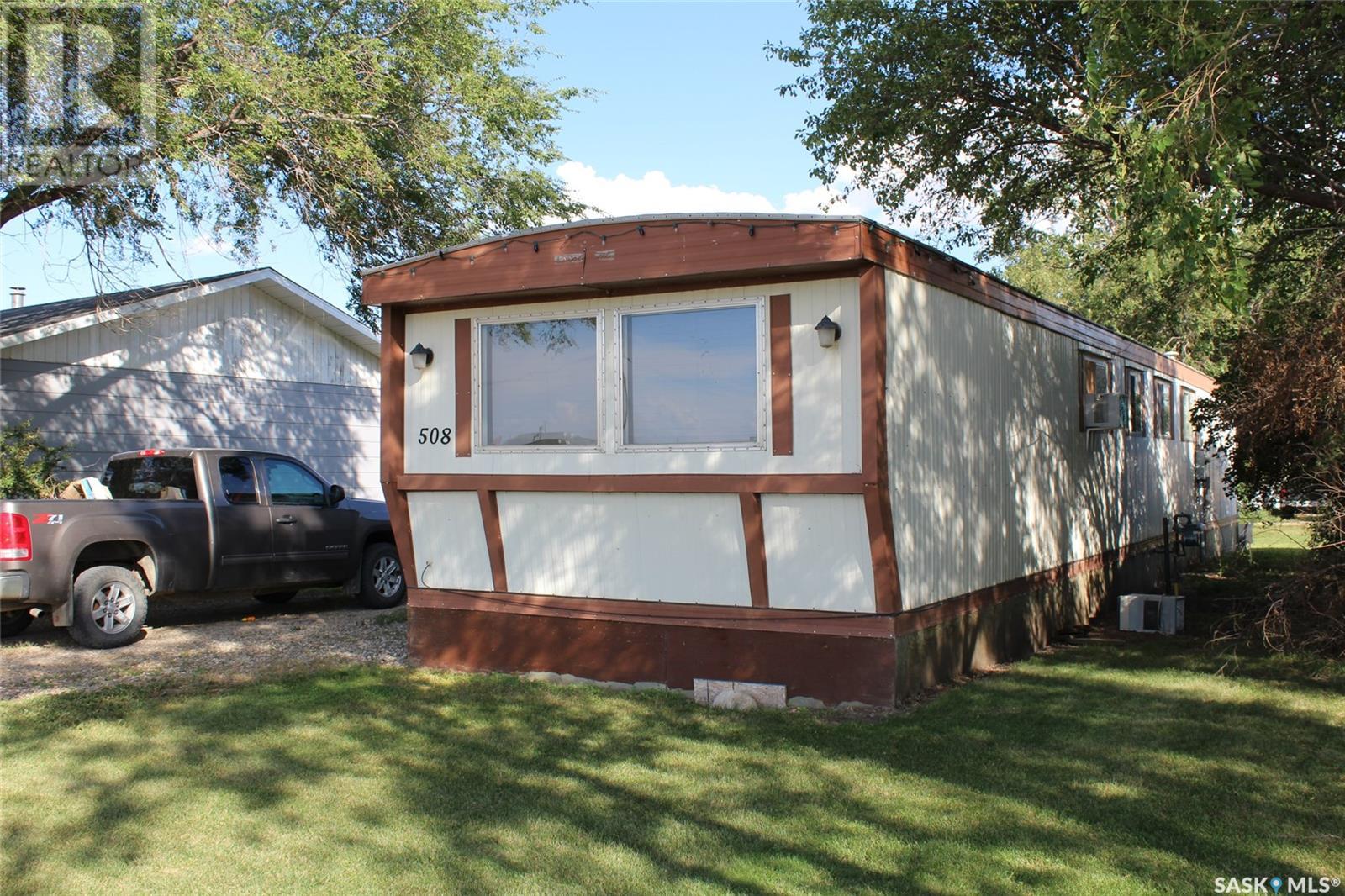 508 Railway Ave, Lampman, SK S0C 1N0