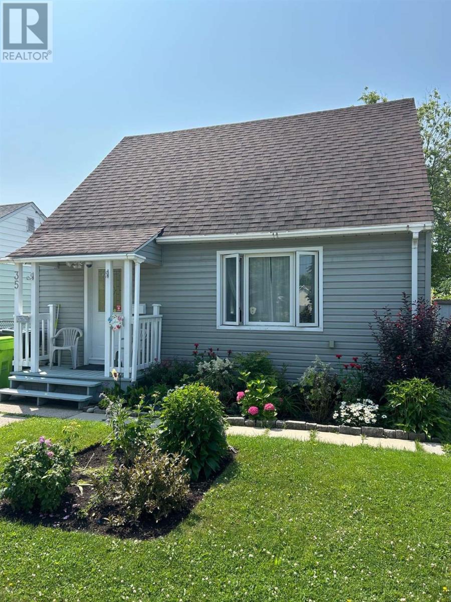 35 Montgomery Ave, Sault Ste. Marie, ON P6B 1M4