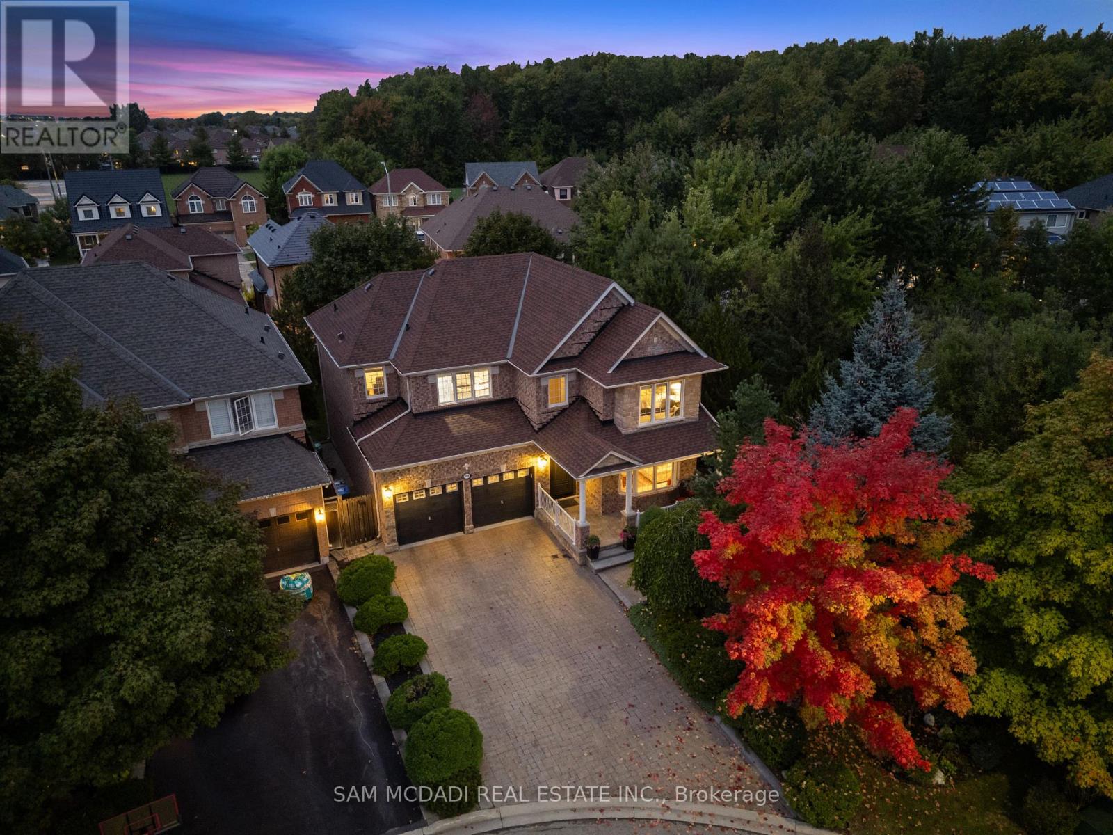 3859 Pondview Way, Mississauga, ON L5N 8K1
