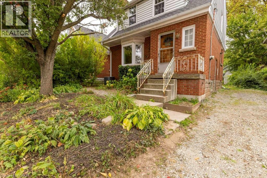 144 Whitney Ave, Hamilton, ON L8S 2G7