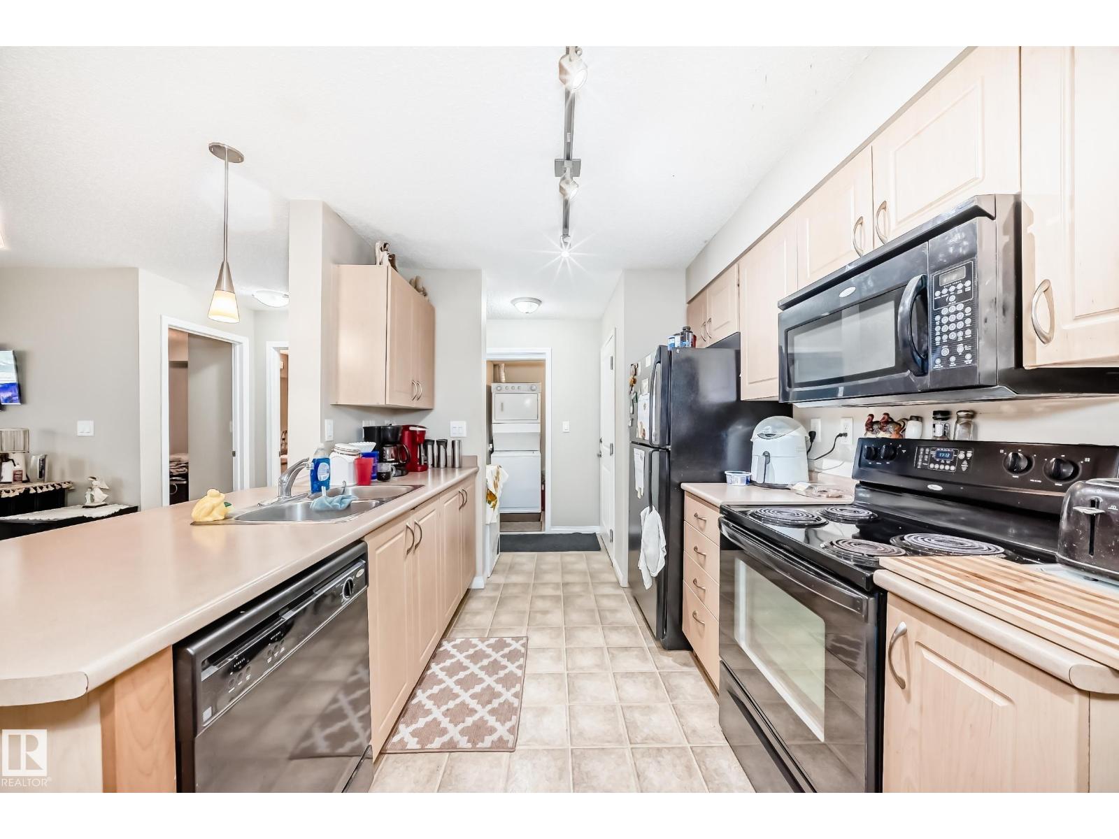 13907 136 Street Northwest #102, Edmonton, AB T6Y 1Y5