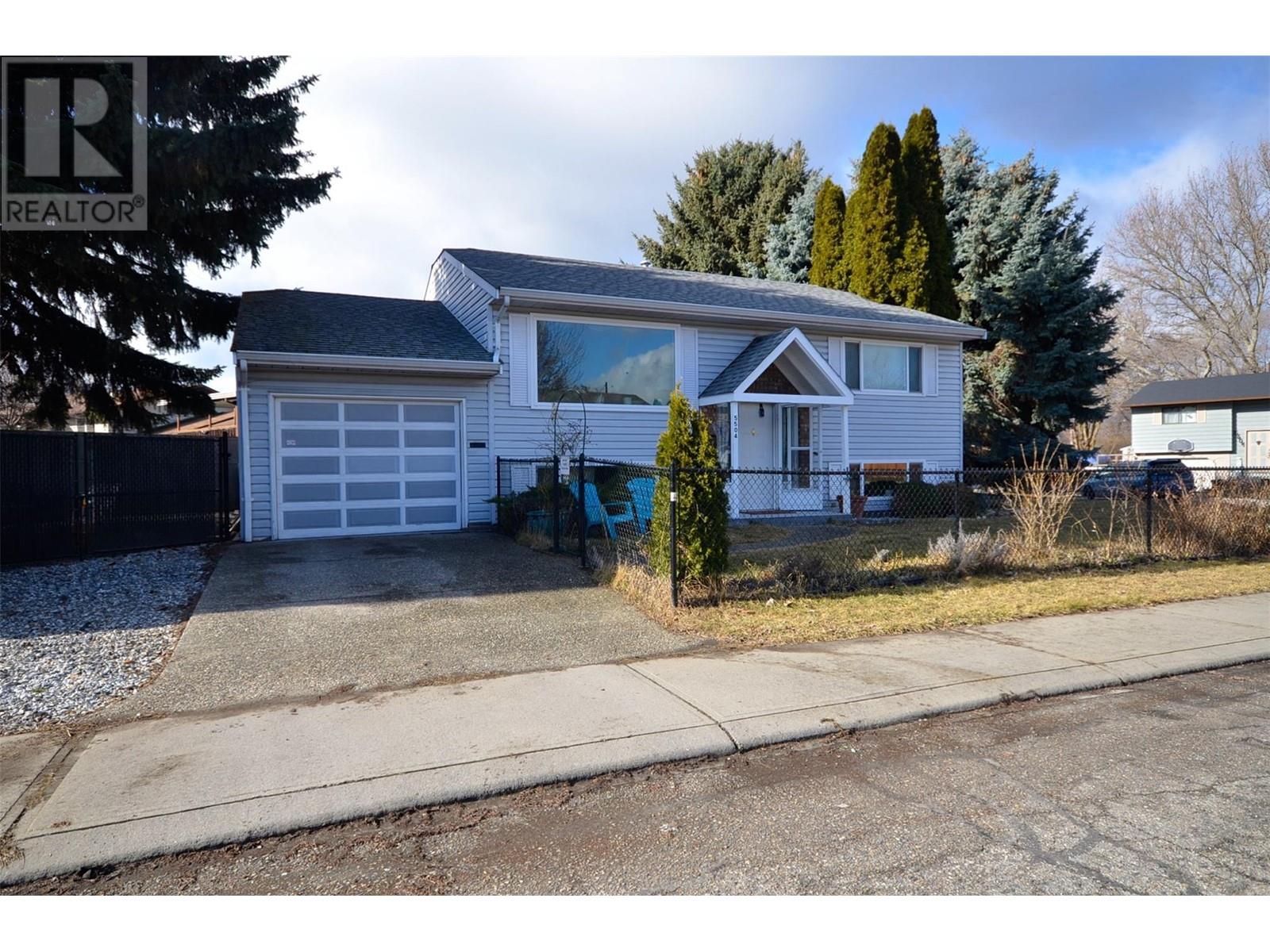 5504 S Vernon Pl, Vernon, BC V1T 8N5