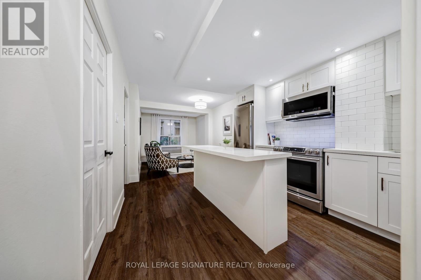310 88 Charles St E, Toronto, ON M4Y 2W7