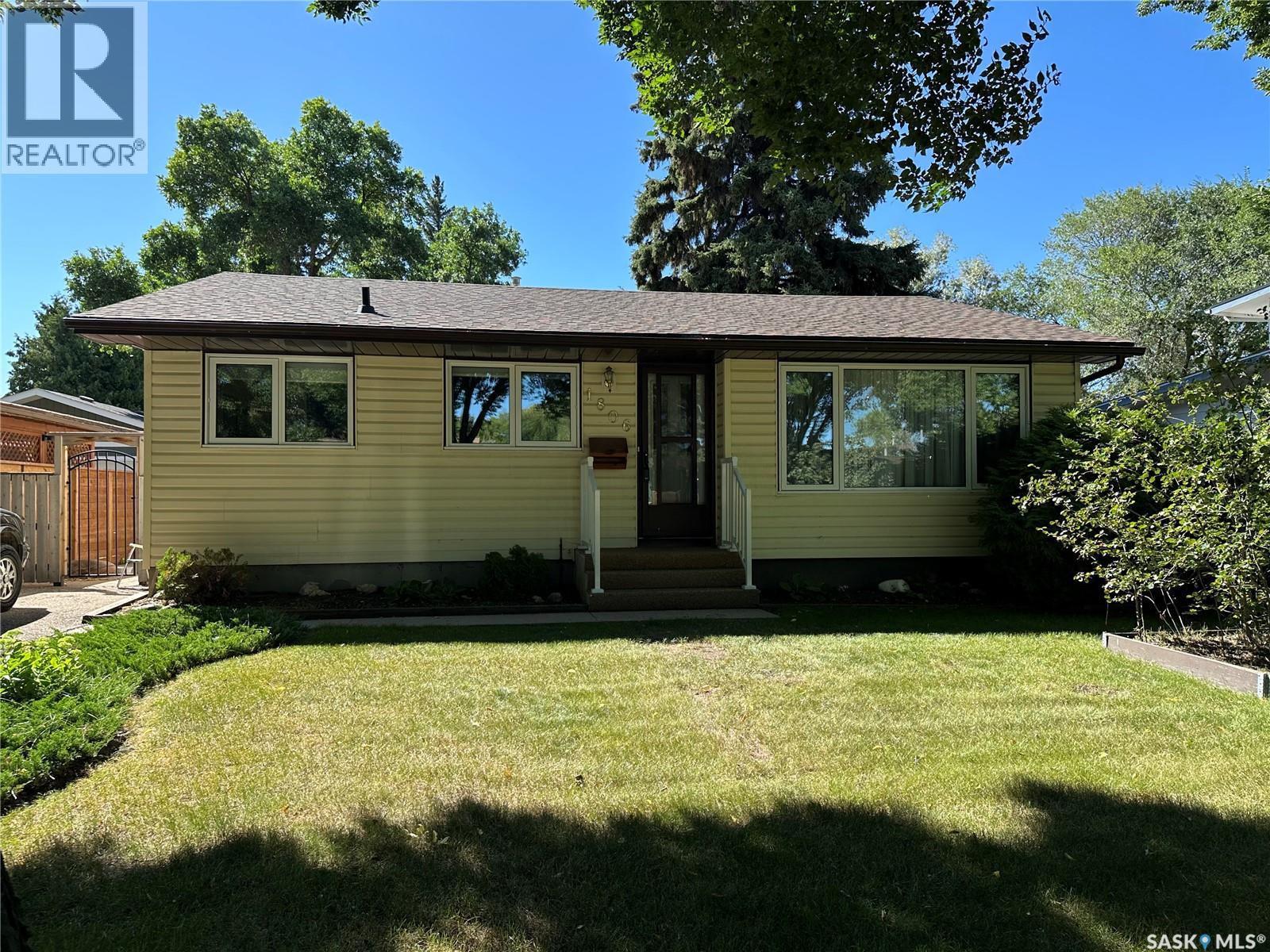 1806 Easthill, Saskatoon, SK S7J 3C1