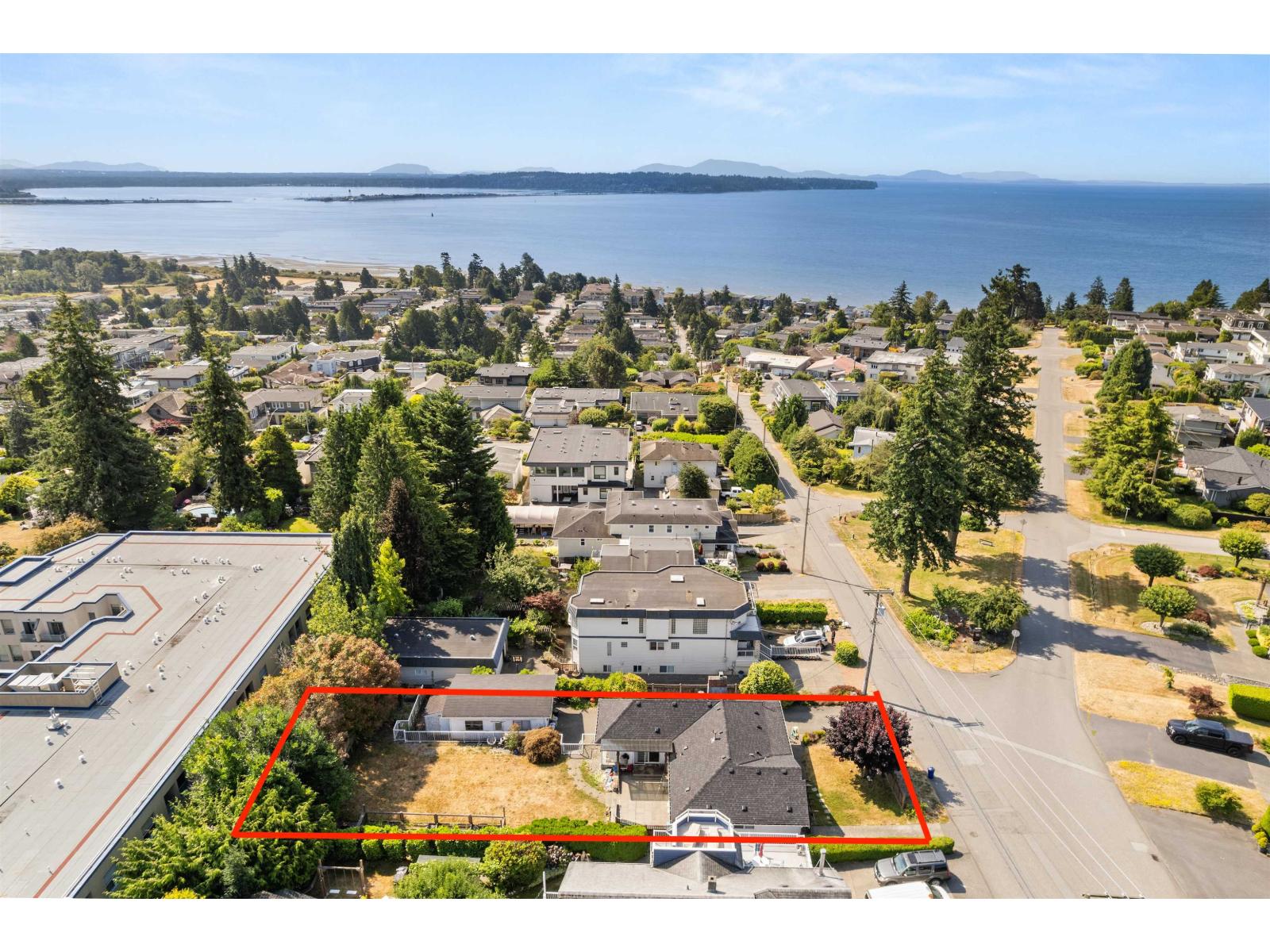 1154 Finlay St, White Rock, BC V4B 4K8